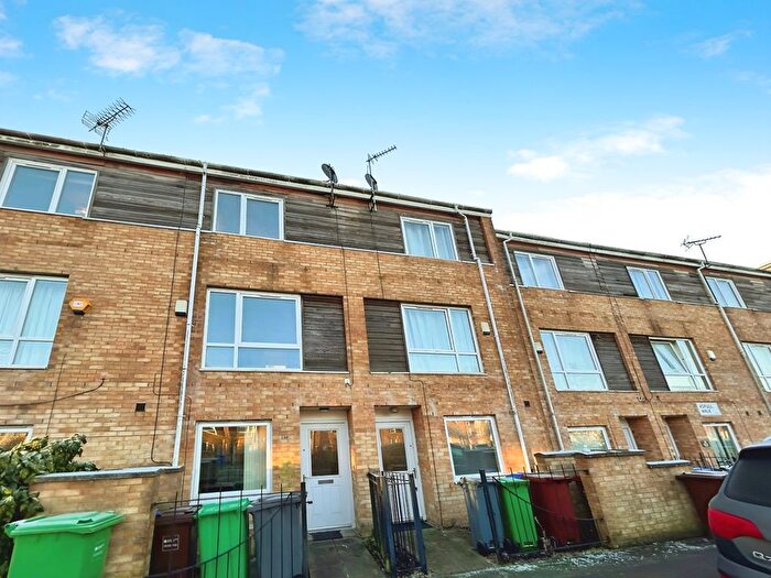 4 Bedroom Detached House To Rent In Aspull Walk, Grove Village, Manchester, M13