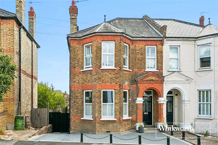 5 Bedroom Semi-Detached House For Sale In Hadley Road, New Barnet, EN5