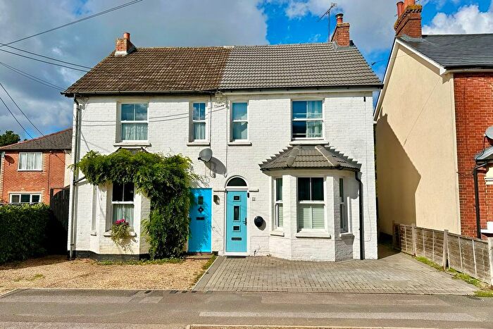 3 Bedroom Semi-Detached House For Sale In College Road, College Town, Sandhurst, GU47