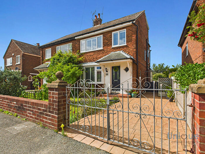 4 Bedroom Semi Detached House For Sale In Raybourne Avenue, Poulton-le-Fylde, FY6