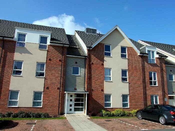 2 Bedroom Flat To Rent In Harrow Close, Addlestone, KT15