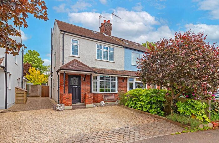 3 Bedroom Semi-Detached House For Sale In Willow Crescent, St. Albans, AL1