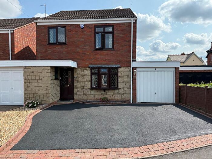 4 Bedroom Link Detached House For Sale In Alison Drive, Stourbridge, DY8