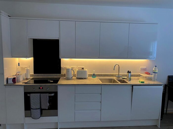 1 Bedroom Flat To Rent In Aston House, - Oak End Way, Gerrards Cross, SL9