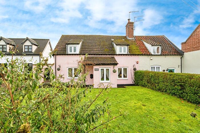 3 Bedroom Character Property For Sale In Beccles Road, Fritton, Great Yarmouth, NR31