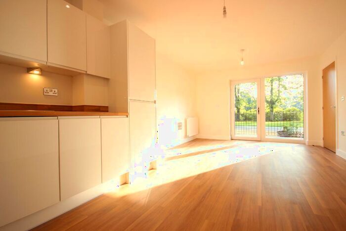 1 Bedroom Flat To Rent In Maxwell Road, Romford, London, RM7