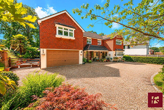5 Bedroom Detached House For Sale In Ravenswood Avenue, Crowthorne, Berkshire, RG45