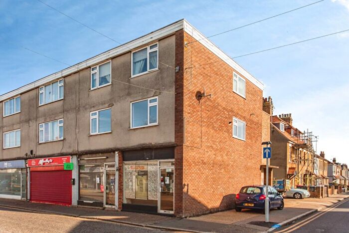 2 Bedroom Flat For Sale In West Road, Shoeburyness, Southend-on-Sea, Essex, SS3