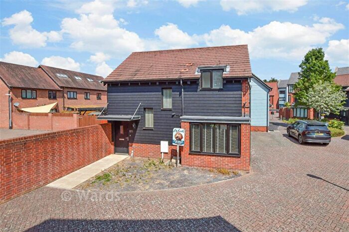 2 Bedroom Semi-Detached House For Sale In Teddington Drive, West Malling, Kent, ME19