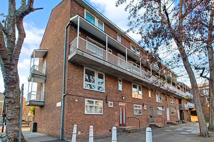 4 Bedroom Maisonette For Sale In Canton Street, London, E14