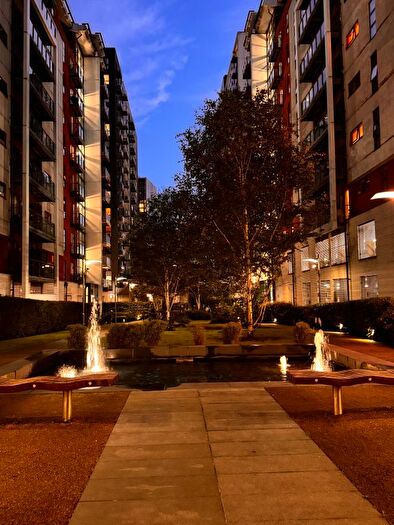 2 Bedroom Flat To Rent In Hornbeam Way, Manchester, M4