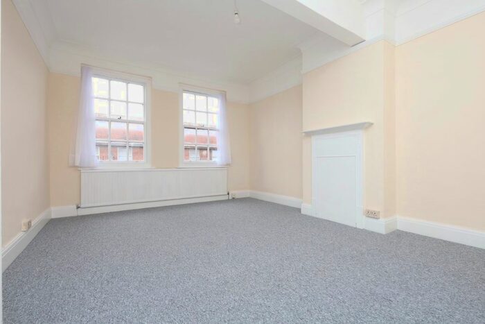 1 Bedroom Flat To Rent In Watling Avenue, Edgware, HA8