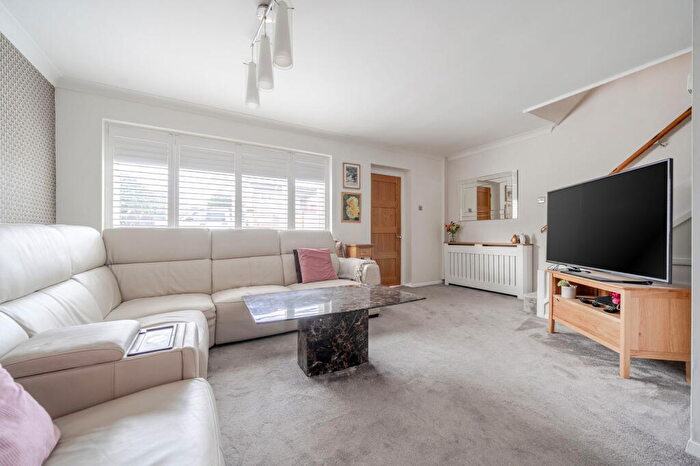 3 Bedroom Semi Detached House For Sale In Extended Beautiful Family Home -, Sq Ft, ME8