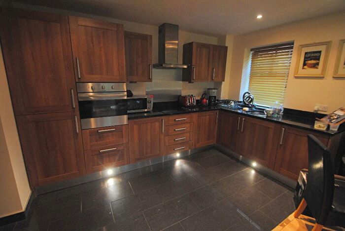 2 Bedroom Flat To Rent In Wimborne Road, Bournemouth, Dorset, BH3