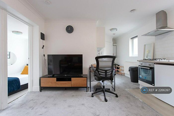 2 Bedroom Flat To Rent In Brookhill Road, London, SE18