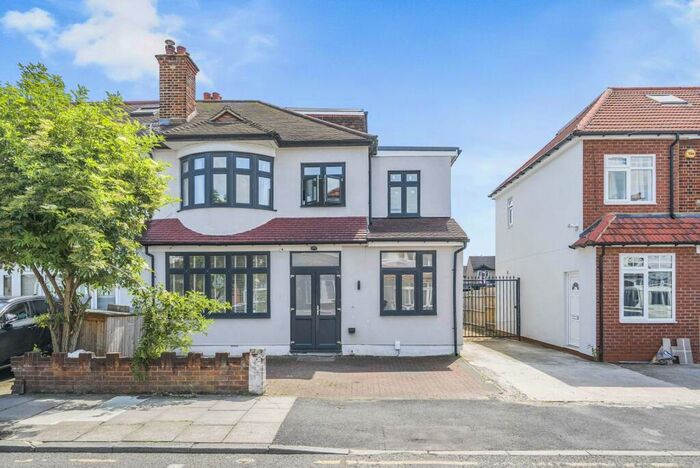 4 Bedroom Semi-Detached House To Rent In Edgehill Road, Mitcham, CR4