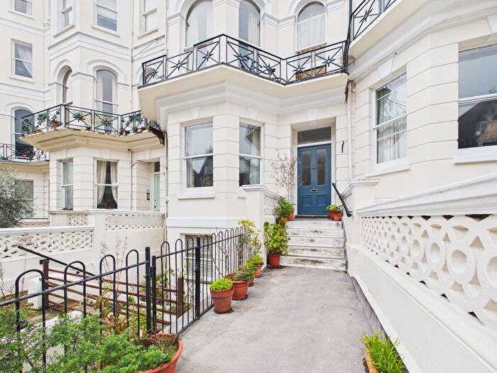 2 Bedroom Flat To Rent In Cambridge Road, Hove, BN3