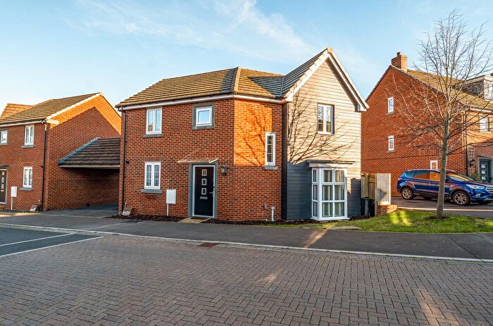 3 Bedroom Detached House For Sale In Miles Road, Basingstoke, Hampshire, RG24