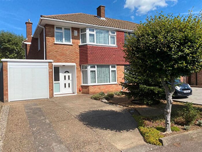 3 Bedroom Semi-Detached House For Sale In Torrington Drive, Potters Bar, EN6