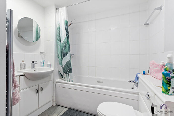 1 Bedroom Flat For Sale In Kingsway, London, N12