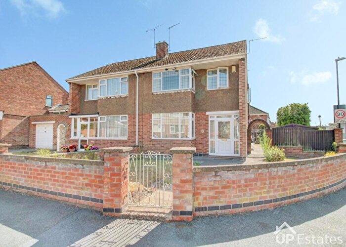 3 Bedroom Semi-Detached House For Sale In Yarningale Road, Coventry, CV3