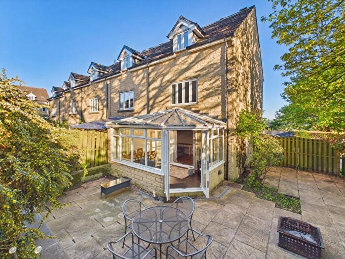 4 Bedroom Town House For Sale In Whitestone Drive, East Morton, BD20