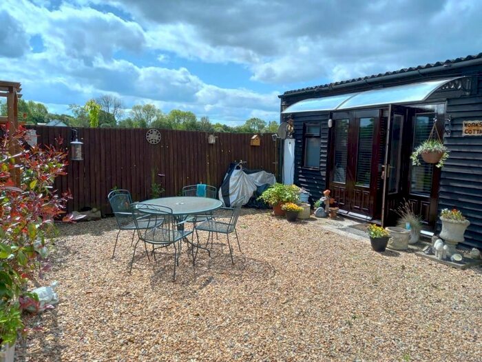 1 Bedroom Flat To Rent In New Street Road, Meopham, Kent, DA13