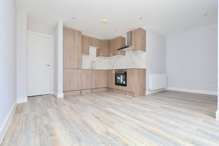 2 Bedroom Flat To Rent In Bounds Green Road, London, N22