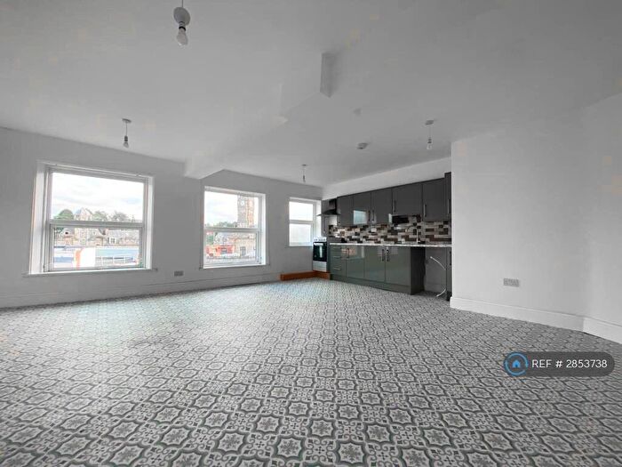 1 Bedroom Flat To Rent In Baillie Street, Rochdale, OL16