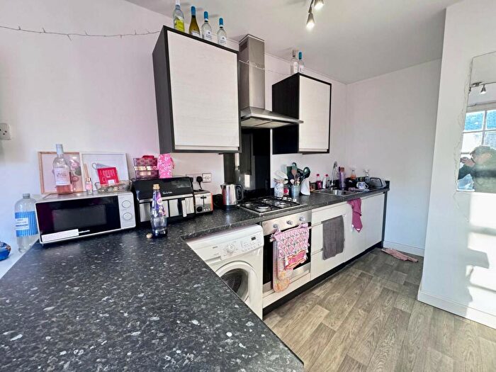 2 Bedroom Apartment To Rent In Villa Road. Mapperly Park, NG3