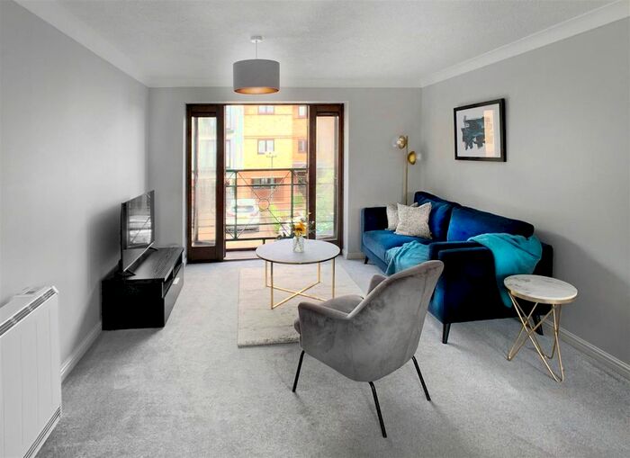 2 Bedroom Flat To Rent In Ludlow Road, Maidenhead, SL6