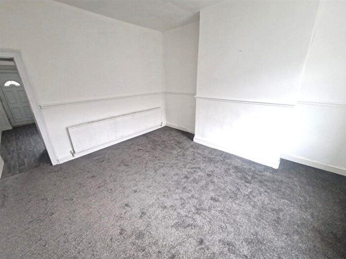2 Bedroom Terraced House To Rent In Roundthorn Road, Oldham, OL4