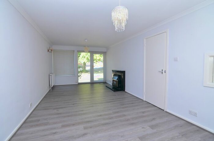2 Bedroom Flat To Rent In Foxgrove Road, Beckenham, BR3