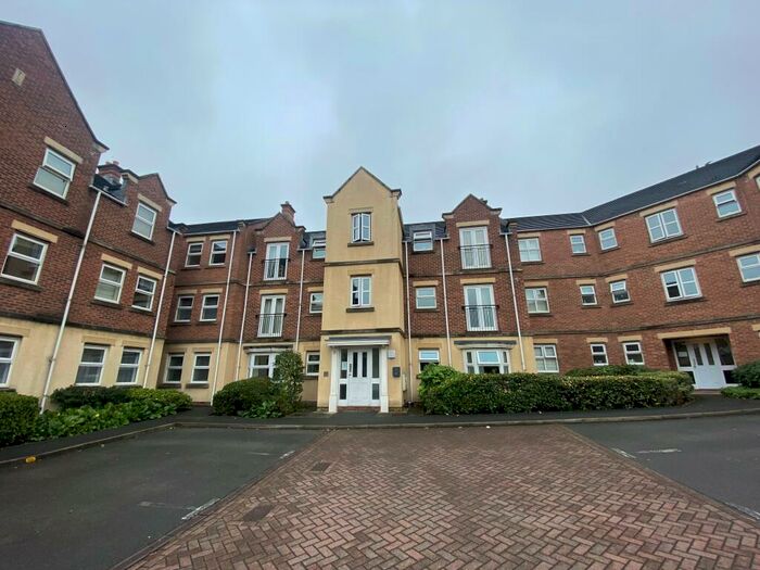 2 Bedroom Apartment To Rent In Whitehall Croft, Leeds, LS12