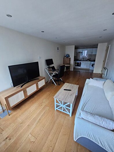 1 Bedroom Flat To Rent In St. George Wharf, London, SW8