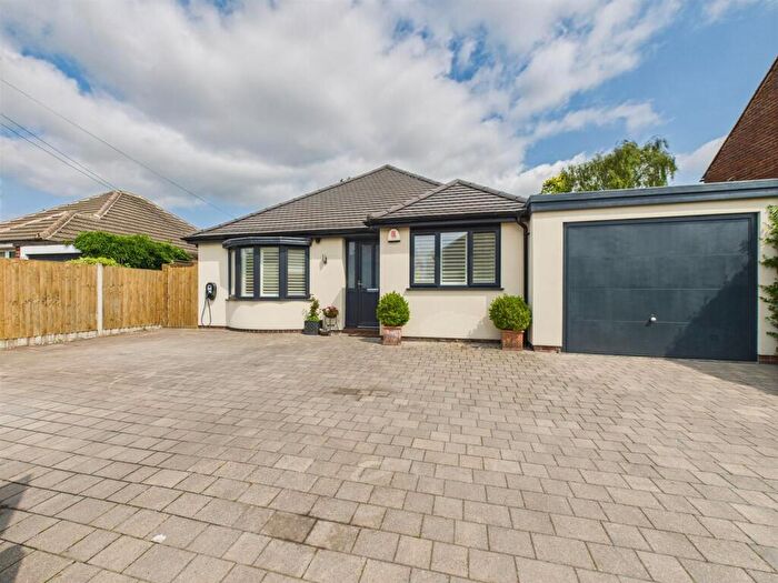3 Bedroom Detached House For Sale In Trent Avenue, Willington, DE65