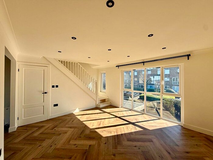 2 Bedroom Maisonette To Rent In Leyburn Gardens, Croydon, CR0