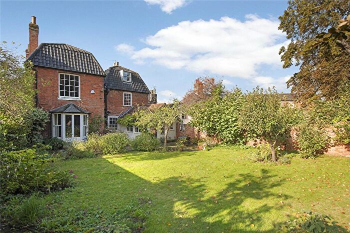 6 Bedroom Town House For Sale In Bury St. Edmunds, Suffolk, IP33