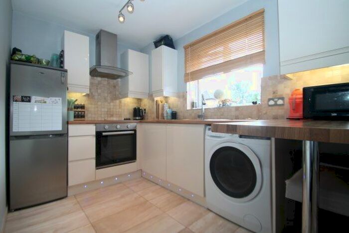 1 Bedroom Flat To Rent In Mullards Close, Mitcham, CR4