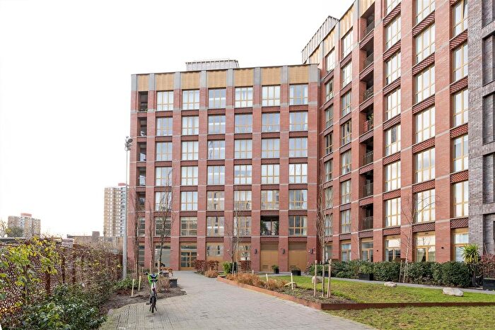 2 Bedroom Flat For Sale In Wansbeck Road, Hackney, E3