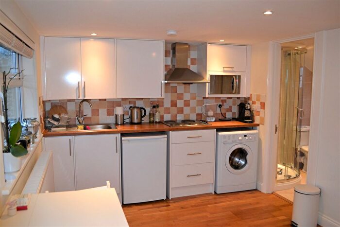 Studio To Rent In London, NW4