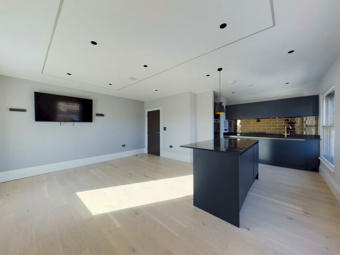 3 Bedroom Apartment To Rent In Bodium, Kings Buildings, South Church Side, HU1