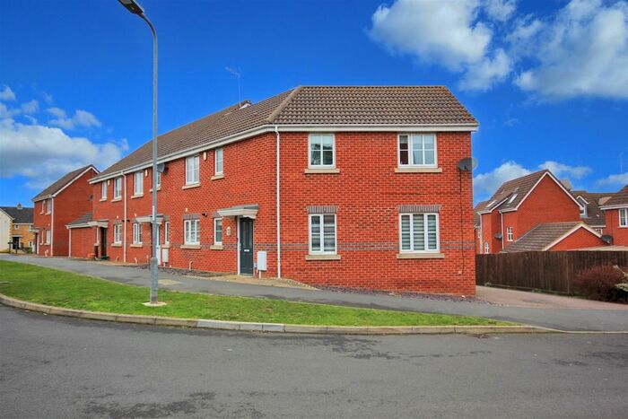 3 Bedroom End Of Terrace House To Rent In Vicarage Road, Rushden, NN10