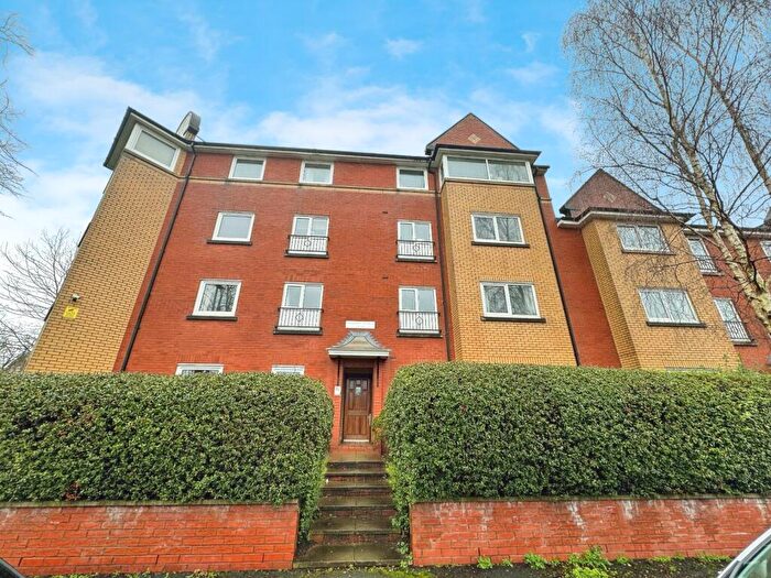 2 Bedroom Flat For Sale In Whiteoak Road, Manchester, M14