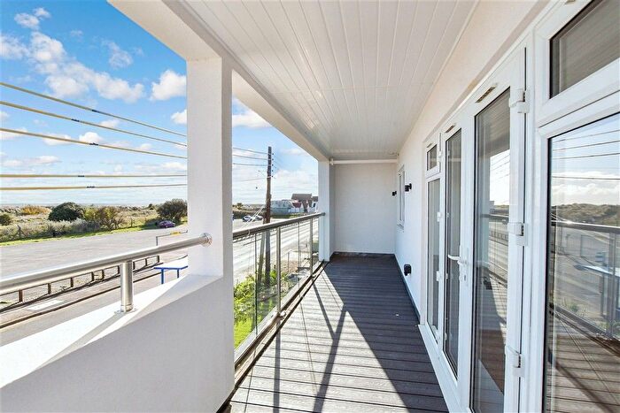 2 Bedroom Flat For Sale In The Parade, Greatstone, Kent, TN28