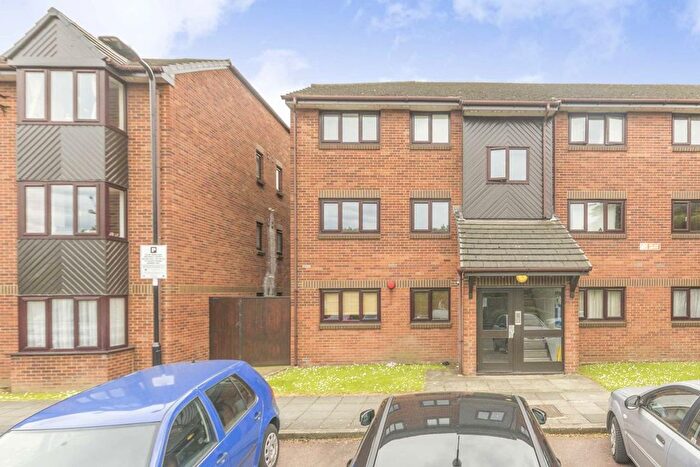 Studio To Rent In Perry Avenue, Acton, W3