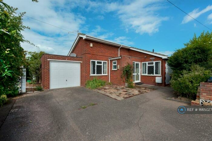 3 Bedroom Bungalow To Rent In South Lodge Close, Whitstable, CT5