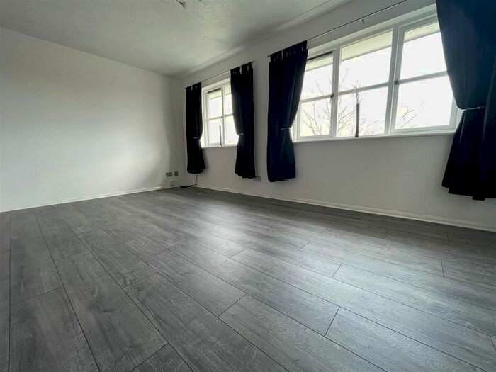 1 Bedroom Flat To Rent In Clifford Road, Chafford Hundred, Grays, RM16