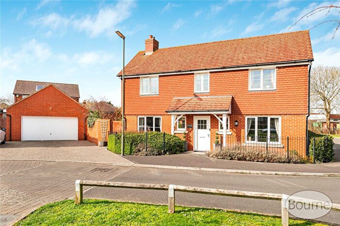 4 Bedroom Detached House For Sale In Parsons Way, Tongham, Farnham, Surrey, GU10