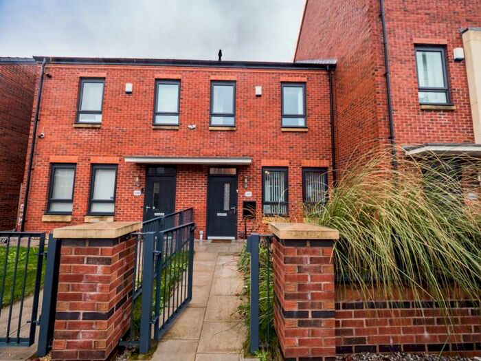 2 Bedroom Semi-Detached House To Rent In Ashton Old Road, Manchester, M11